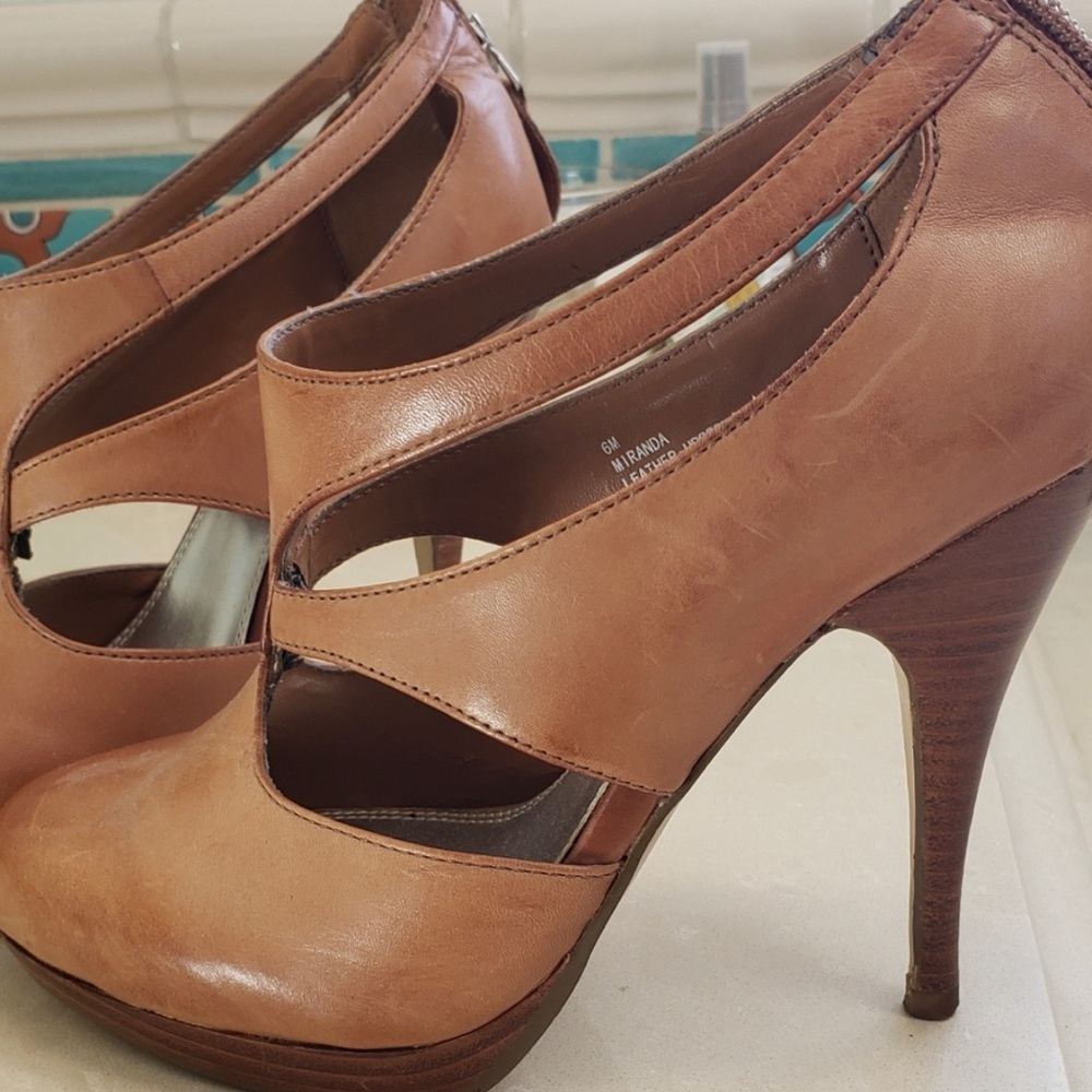 White House Black Market Miranda shoes. 6M. Brown.